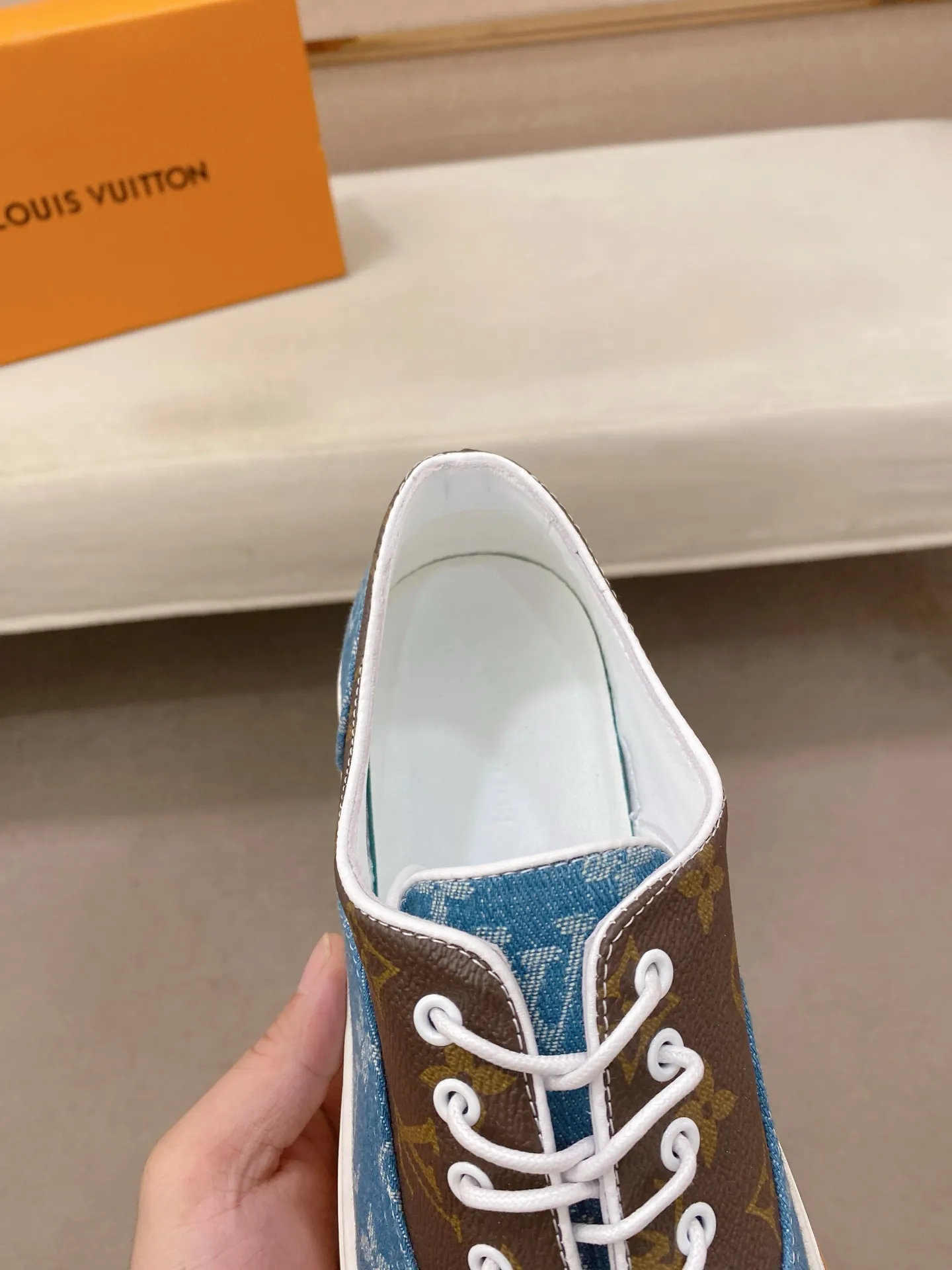 Men's shoes💰 420💰Louis Vuitton (Louis Vuitton/LV) top 🔍🔍 new models are on sale at the same time, the upper 🇮🇹 imported first-layer cowhide from Italy, fully imported sheepskin lining 💪💪, completely 1⃣️ to 1 ⃣️Re-engraved🇮🇹💪💪, ⚠Sole: The original sole is specially provided by the original factory, the exclusive movable molded sole is super comfortable, ⚠The original factory follows the order, 🔍🔍high quality, you can enter and exit the counter at will, welcome to compare⚠. Code number:38-44